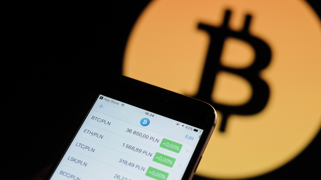 Биткойн переживает лихорадку: После падения курс взлетел до $12 тысяч Биткойн переживает лихорадку: После падения курс взлетел до $12 тысяч