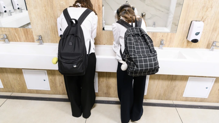 Двойка за хулиганство: как будут ставить оценки за поведение в русских школах