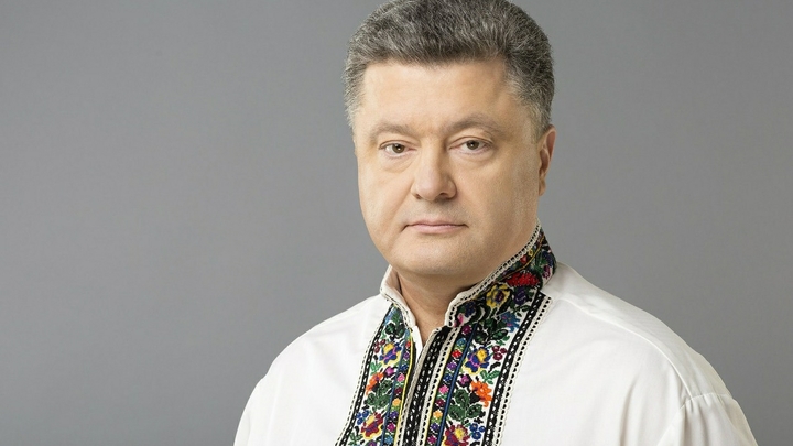 Порошенко сломал микрофон журналистки за вопрос о его отдыхе на Мальдивах