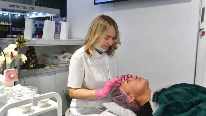 Поздравления на День косметолога: стихи и проза