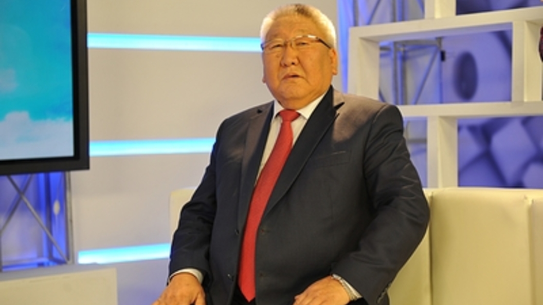 Зайцев нет: Глава Якутии во время послания Путина встал у стойки с билетами Зайцев нет: Глава Якутии во время послания Путина встал у стойки с билетами