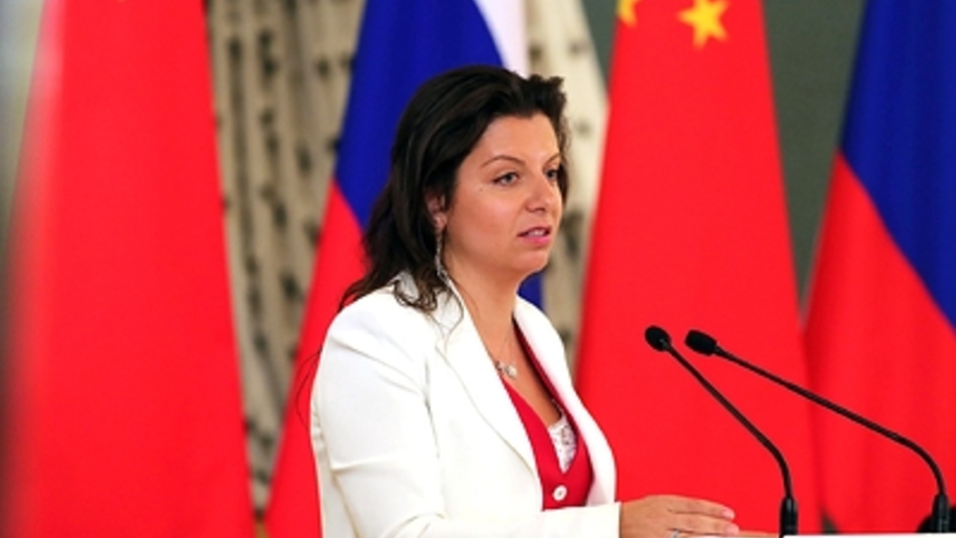 Маргарита Симоньян: Путин простужен, первый раз вижу его на послании с платком Маргарита Симоньян: Путин простужен, первый раз вижу его на послании с платком