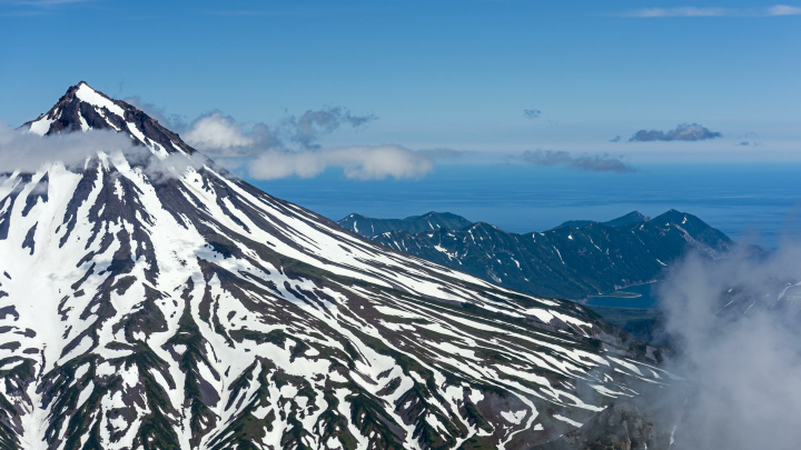 На Камчатке впервые за сотню лет пробудился особый вулкан: Учёные обеспокоены, введены особые меры