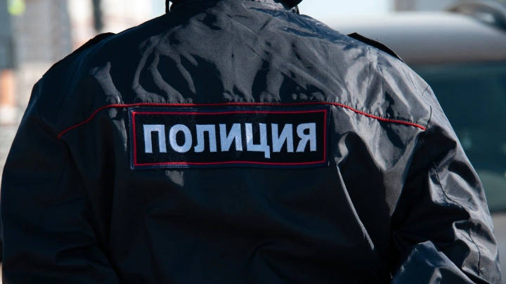 Жители Москвы жалуются на справляющих нужду возле школы мигрантов
