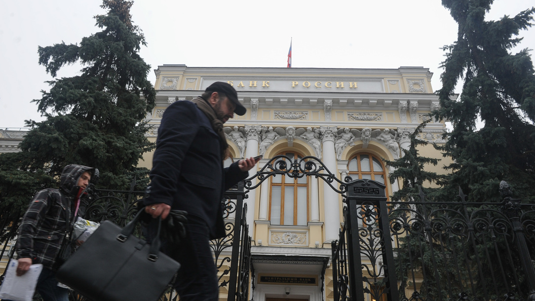 ЦБ предложил разрешить банкам не называть попавших под санкции совладельцев