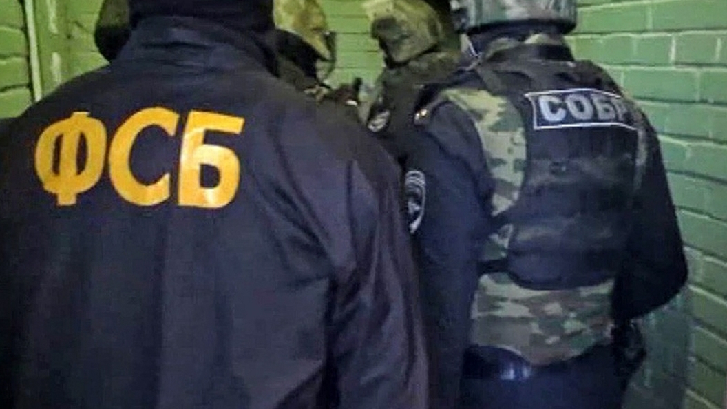 ФСБ разоблачила шпионов, пытавшихся передать военные карты иностранцам ФСБ разоблачила шпионов, пытавшихся передать военные карты иностранцам