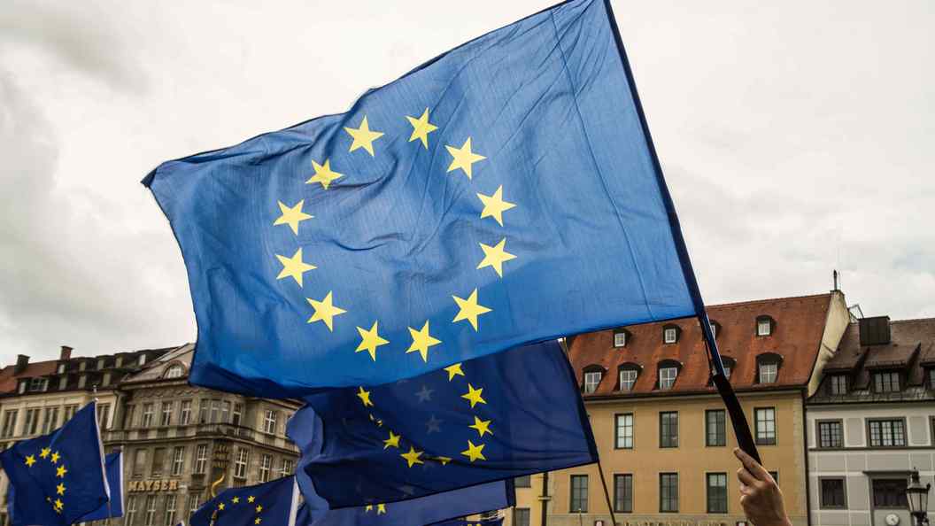 В Евросоюзе начали сильно жалеть о безвизе с Украиной и Грузией В Евросоюзе начали сильно жалеть о безвизе с Украиной и Грузией