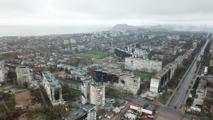 Чёрный дым поднимается над Азовсталью. Конец нацистов близок?