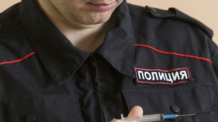 В Москве девочка напоролась на шприц с неизвестным веществом в машине каршеринга