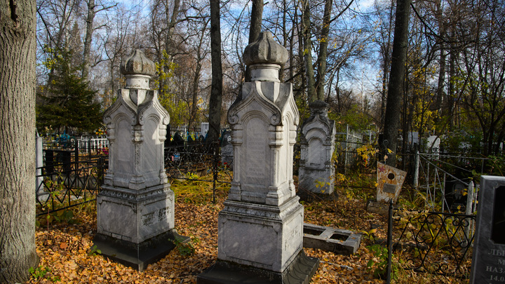 Около Волковского кладбища нашли самую дешевую квартиру в Санкт-Петербурге