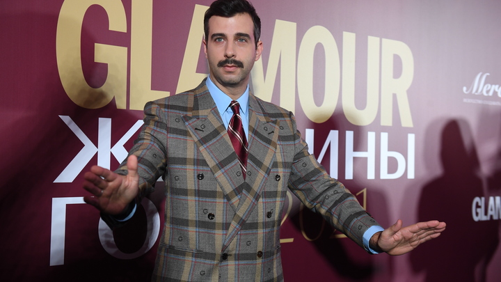 Шутки плохи: Иван Ургант уехал из России вместе с семьёй