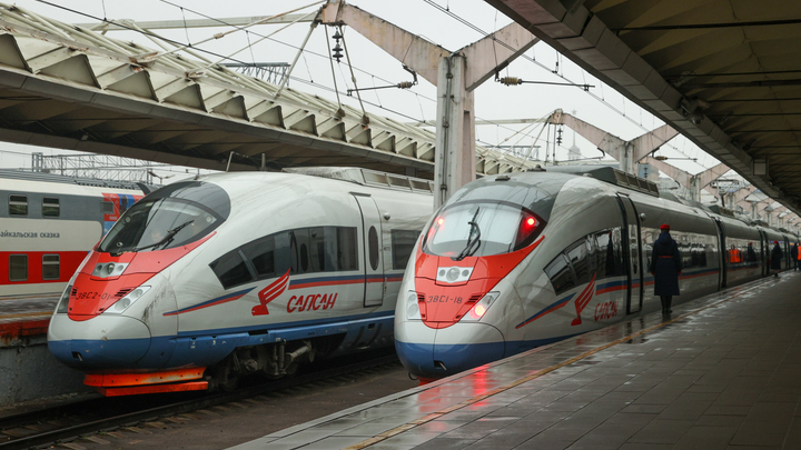 Петербургский силач протащил Сапсан на несколько метров