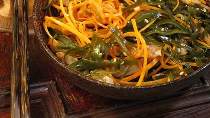 Все цены взвинтить, морскую капусту - не трогать: Наценки на продукты в России вызвали удивление