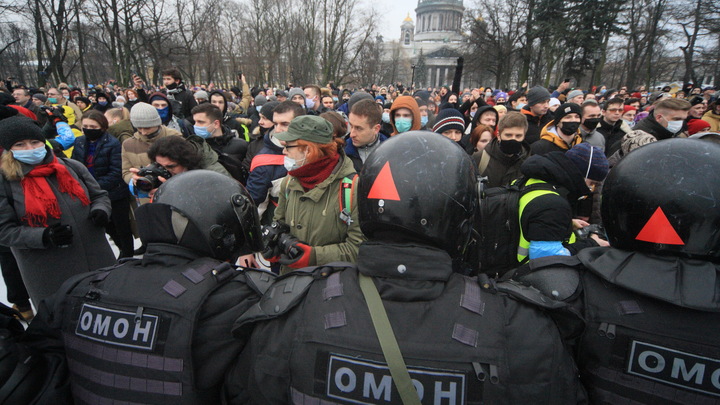 Придумали и цитируют: Пострадавшая на незаконной акции в Петербурге сама попросила о выписке
