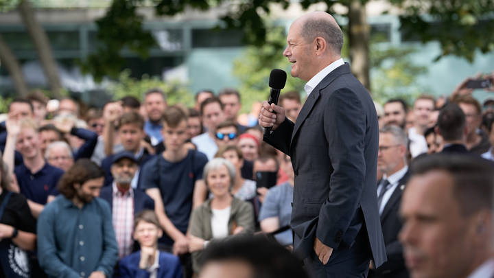 Немцы озаботились гигиеной Шольца. Канцлер вызвал зависть