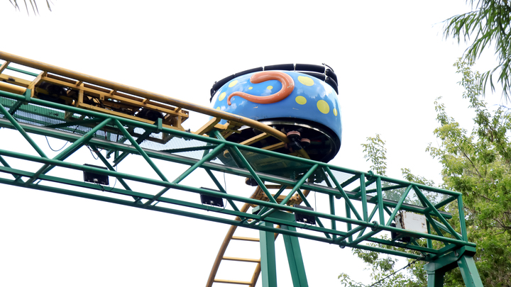 Кабинка аттракциона оторвалась и перевернулась за секунды: Две девочки выжили чудом