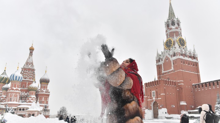 Креатив на Красной площади сыграл злую шутку с двумя моделями