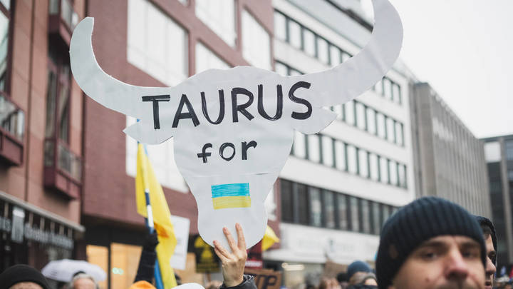 Единственный шанс: Немецкий политик Зёдер призвал ФРГ поставить Киеву Taurus