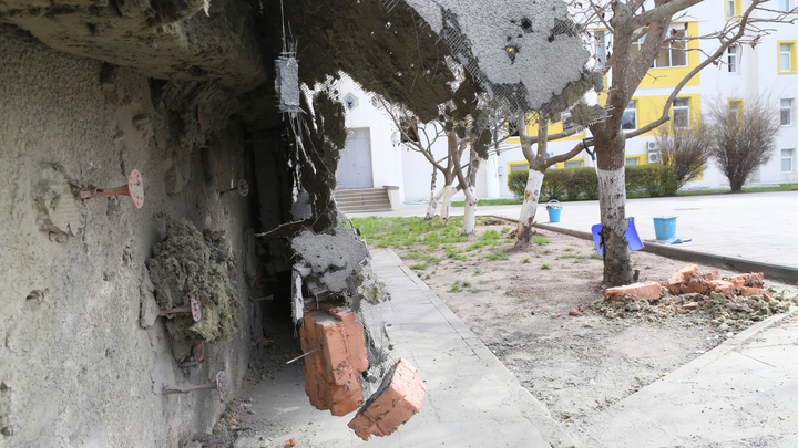 Украинский дрон влетел в жилой дом в Белгородской области: Два человека ранены