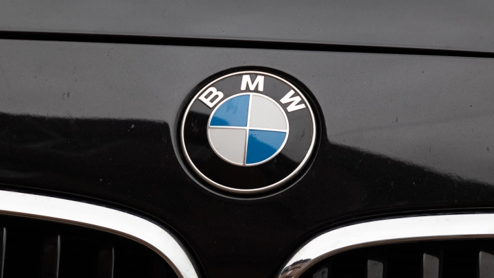 В Москве девушка не первом свидании с парнем угнала его BMW