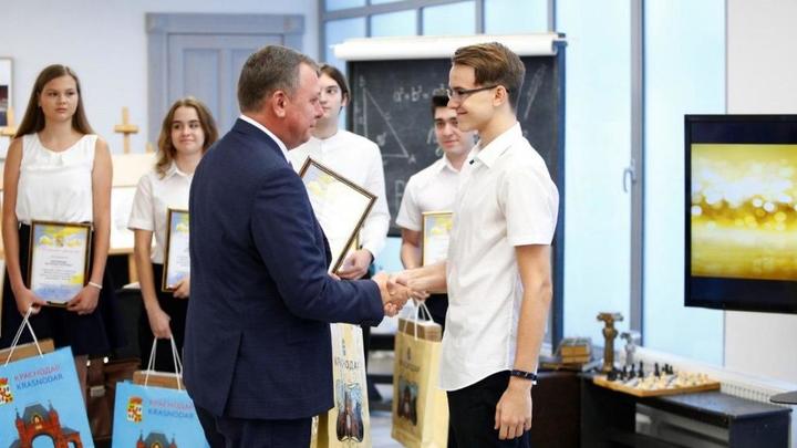 В Краснодаре 111 выпускников получили по 100 баллов на ЕГЭ