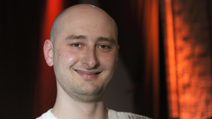 «Киллер немножко разрядил обстановку»: Жена Бабченко рассказала, как «убивали» мужа