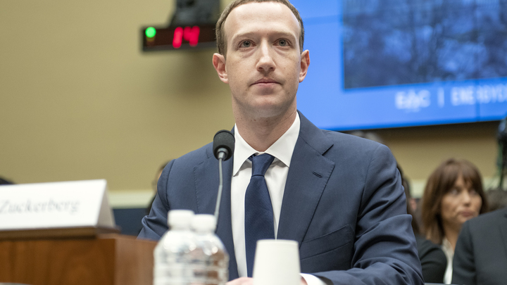 За два часа - $17 млрд: Основатель Facebook Цукерберг растерял миллиарды после отчета аналитиков