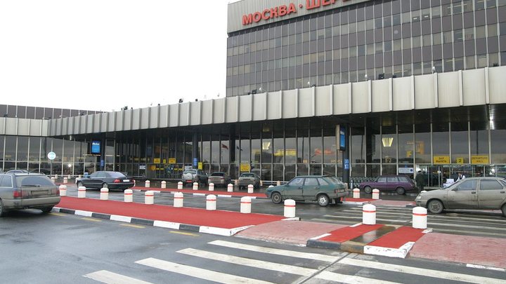 Дама не сдавала багаж: В Шереметьево продолжаются перебои в «чемоданной» системе