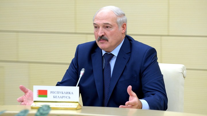 «Ведут себя по-варварски»: Лукашенко не понравилась конкуренция с Россией