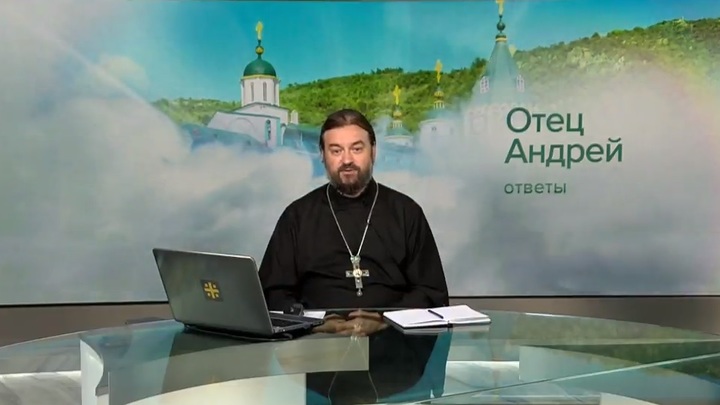 Кукушкой они, наверное, двинулись: Протоиерей Андрей Ткачев вынес приговор кружевным трусам для мужчин