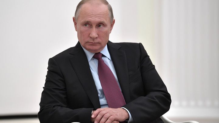 Путин с ехидной улыбкой рассказал об обнаружении «спецагентов» Петрова и Боширова - видео