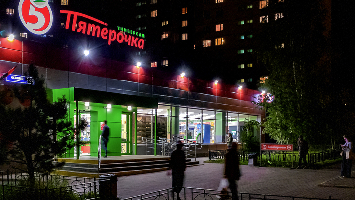 Пострелял, но за покупки заплатить не забыл: В «Пятерочке» устроили стрельбу на кассе - видео