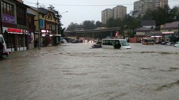 Наводнение на Кубани: Пострадавших больше сотни