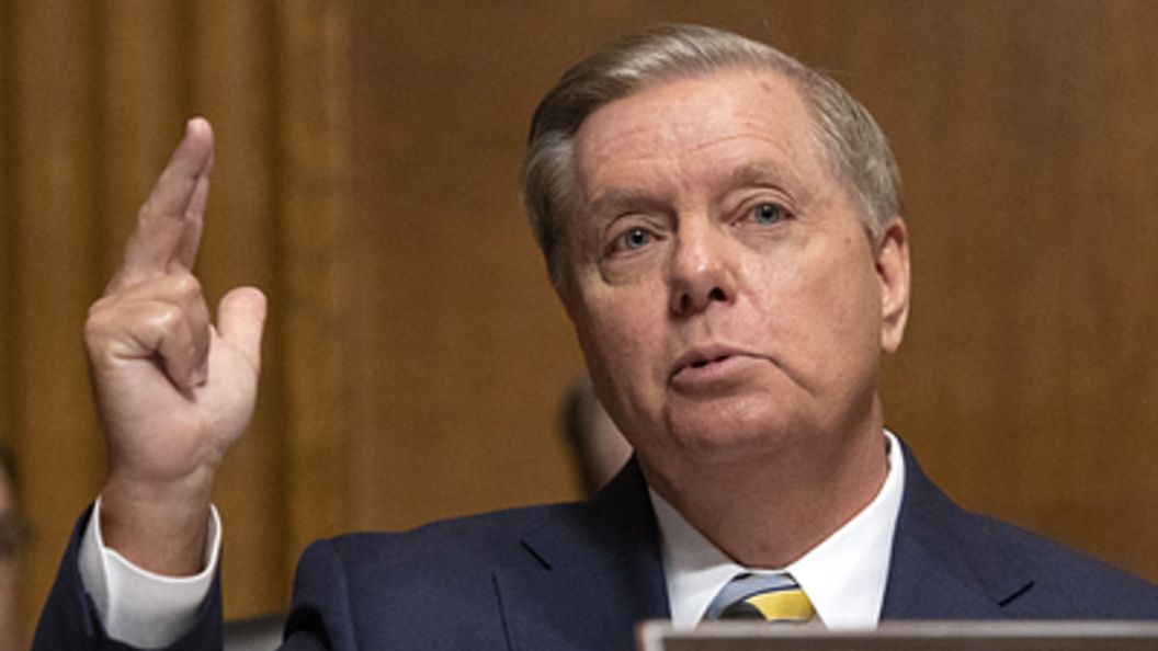 сенатор россии. о гражданстве рф. паспорт рф на столе. как получить гражданство ирана. сенатор гражданство.