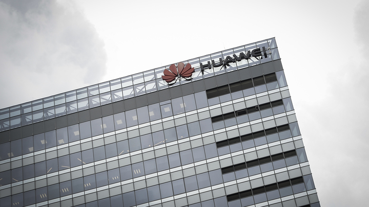 Huawei запатентовала дырку в телефоне