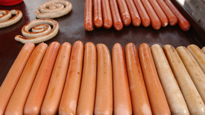 Роскачество развеяло миф, что сосиски в России делают из субпродуктов и собачьего мяса