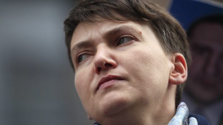 Савченко решила перестать голодать ради банковских счетов