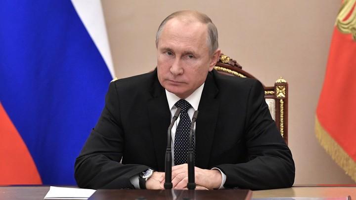 Ну что, пойдем и все повесимся? Чур, я не первый: Путин призвал бороться с пропагандой наркотиков и суицидов