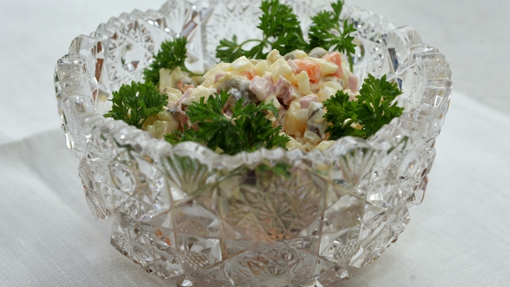 В Боткинской больнице посоветовали не есть оливье после Нового года