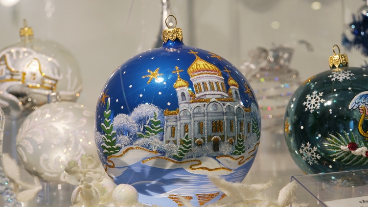 После рождественского богослужения Путин подарил икону настоятелю Спасо-Преображенского собора