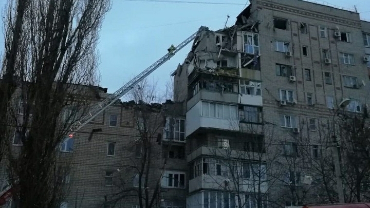 В Шахтах под завалами обнаружили тело погибшей женщины