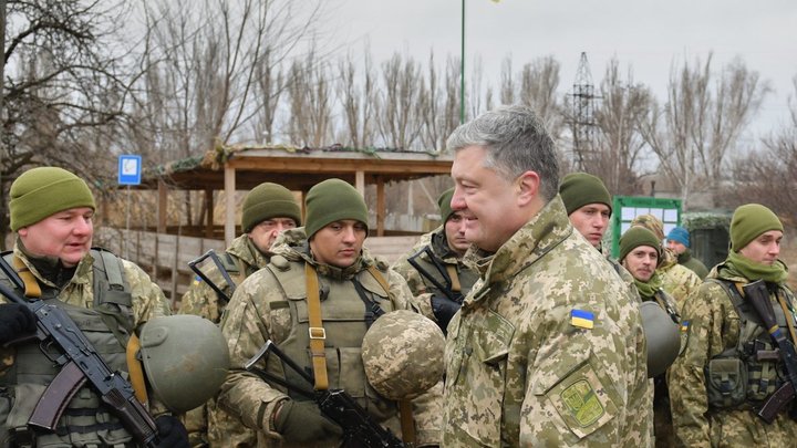 Могучая кучка!: Порошенко отправил 20 военных стабилизировать ситуацию в Мали