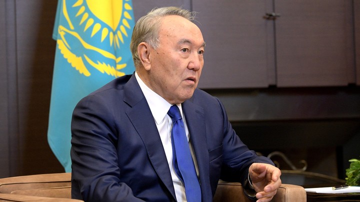 Назарбаев в обращении к КС уточняет детали заблаговременного предотвращения полномочий президента