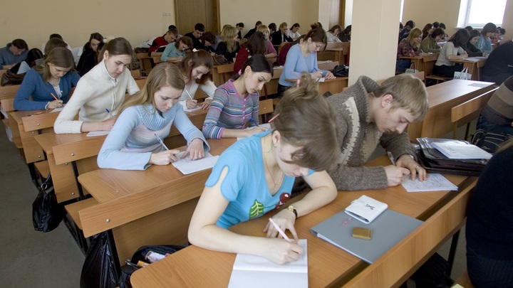 Минюст России предложил обязать родителей платить алименты взрослым детям-студентам
