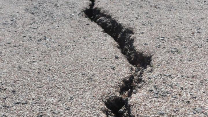 Мощный грохот и толчки: На камеру попал момент землетрясения в Дагестане