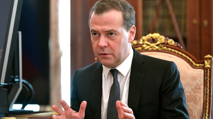 Медведев призвал решать острый вопрос гендерной дискриминации в России