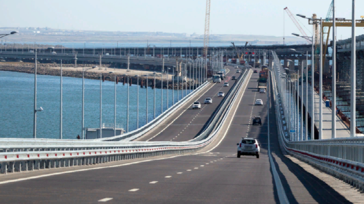 Проблема с пробками в Крыму решена: В Керченском проливе появились десантные корабли