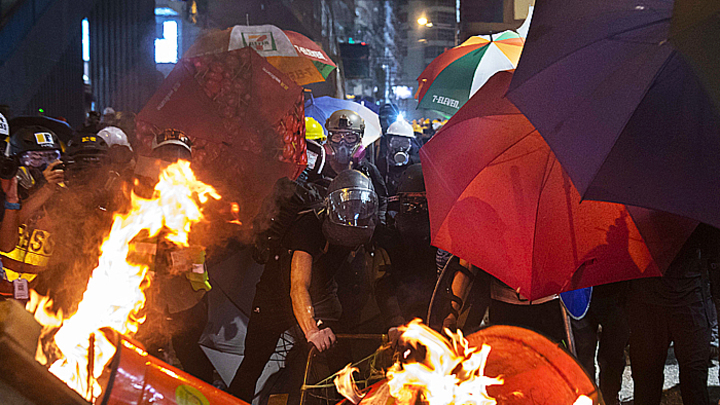 Кто и для чего поджигает Гонконг?