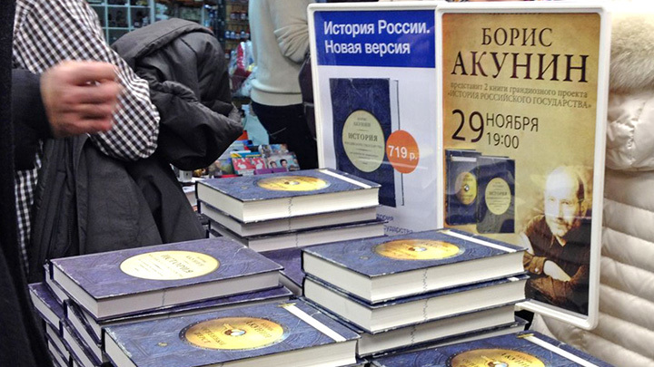 С кем вы, мастера культуры? Время избавиться от Акунина в книжных и от Галкина на экране