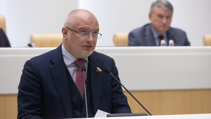 Лично я поддерживаю: Предложение упомянуть в Конституции о Боге рассмотрит рабочая группа - Клишас